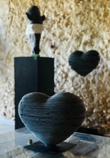 Escultura intitulada "love" por Chae Valerie Schmitt, Obras de arte originais, Pedra