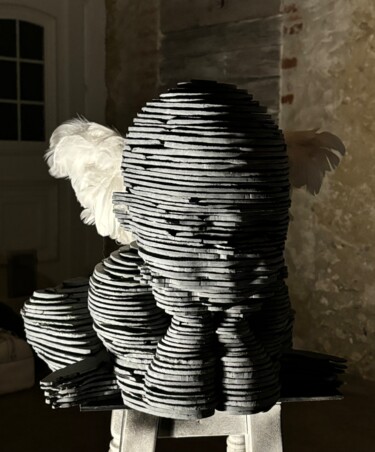 Скульптура под названием "chérubin" - Chae Valerie Schmitt, Подлинное произведение искусства, Камень