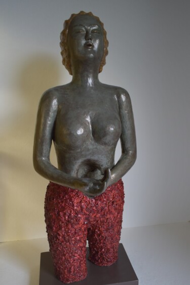 Sculpture titled "OFFRANDE" by Chantal Lissonnet, Original Artwork, Paper maché