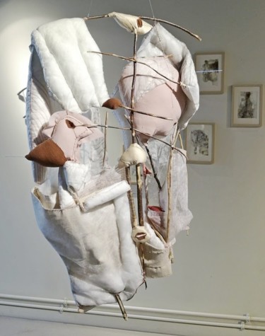 Sculpture titled "Va te faire voir !…" by Chantal Tichit, Original Artwork, Fabric
