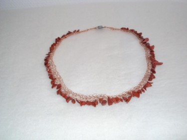 Design intitolato "collier-crochet-rou…" da L-Atelier-De-Mo, Opera d'arte originale, Collane