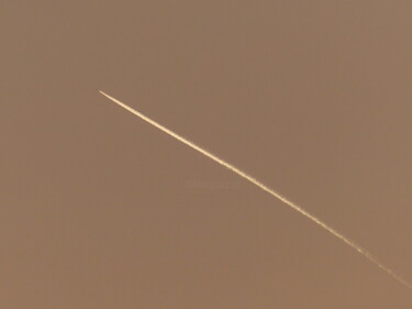 Fotografie mit dem Titel "avion dans le ciel 4" von Charlotte Poncin, Original-Kunstwerk, Digitale Fotografie