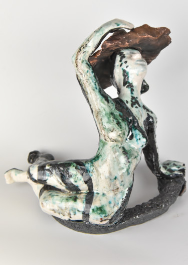 Sculpture titled "La femme qui bronze" by Muriel Bouchy, Original Artwork, Terra cotta