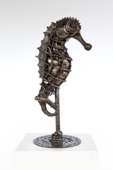 「Metal seahorse scul…」というタイトルの彫刻 Chatree Choorachatatorn (Mari9art)によって, オリジナルのアートワーク, 金属