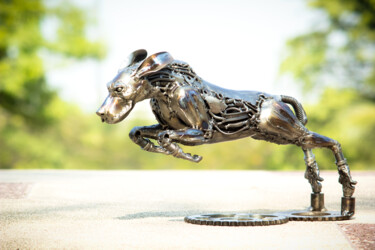 Escultura titulada "The rocket dog meta…" por Chatree Choorachatatorn (Mari9art), Obra de arte original, Metales