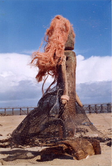 Sculpture intitulée "Miss huîtres" par Chauquo Devinmini, Œuvre d'art originale, Bois