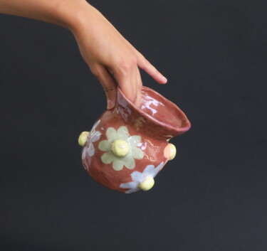 Scultura intitolato "Vase Sculptural Fle…" da Chloé Terral, Opera d'arte originale, Ceramica