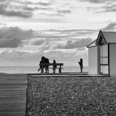 Photographie intitulée "Face à la Mer - Nos…" par Christian Schwarz, Œuvre d'art originale, Photographie numérique