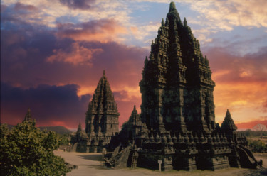 Fotografie getiteld "Prambanan" door Chris Van Moorsel, Origineel Kunstwerk, Film fotografie