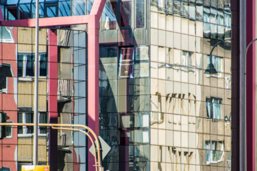 Фотография под названием "Glasfassade in Köln…" - Chris Schäfer, Подлинное произведение искусства, Цифровая фотография