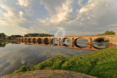 Photographie intitulée "Le pont de Loire a…" par Chrisdaf, Œuvre d'art originale