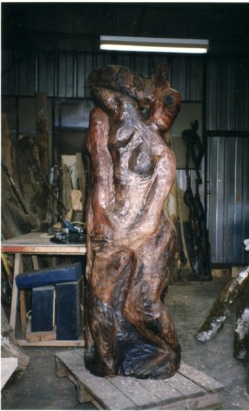 Skulptur mit dem Titel "Les Trois Grâces" von Chris Le Guen Drianne, Original-Kunstwerk, Holz