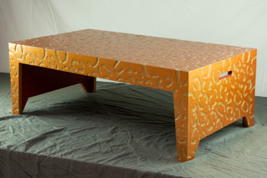 Design mit dem Titel "Table basse dorée" von Christophe Cornard, Original-Kunstwerk, Möbel
