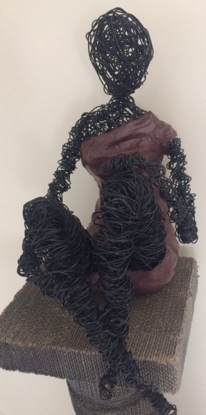 Escultura titulada "pepette à la robe m…" por Christel Pouthier, Obra de arte original, Otro