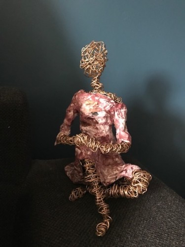Skulptur mit dem Titel "Ppepette dorée" von Christel Pouthier, Original-Kunstwerk, Draht
