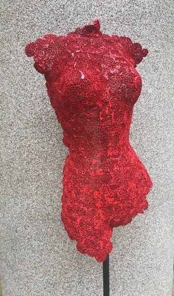 Skulptur mit dem Titel "BUSTE  COMPLET ROUGE" von Christel Pouthier, Original-Kunstwerk, Karton