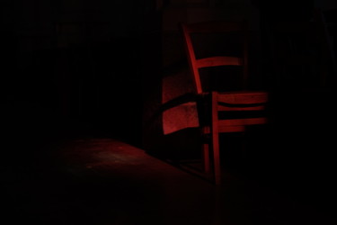 Photographie intitulée "La chaise rouge" par Christel Jeantheau, Œuvre d'art originale, Photographie non manipulée