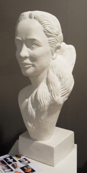 Sculpture titled "buste de ma fille" by Christian Choquet, Original Artwork, Plaster