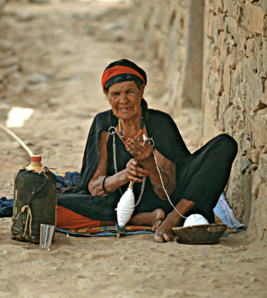 Photographie intitulée "maroc-la-fileuse.jpg" par Christian Clausier, Œuvre d'art originale