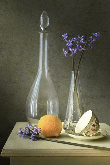 Nature morte au citron et aux jacinthes Фотография под названием "Nature morte au cit…" - Christian Marcel, Подлинное произведение искусства,