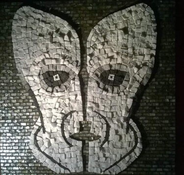 Скульптура под названием "Talking heads but o…" - Christian Urpani, Подлинное произведение искусства, Мозаика