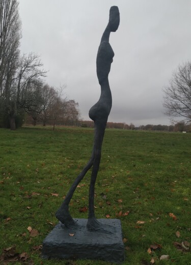Скульптура под названием "Victoire" - Christian Vial, Подлинное произведение искусства, Смола