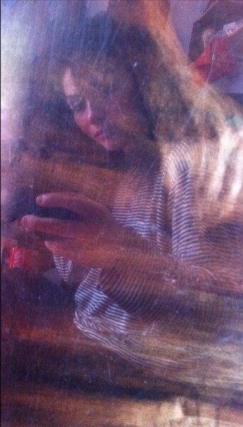 Photographie intitulée "Mon reflet sur la v…" par Christiana Visentin Gajoni, Œuvre d'art originale