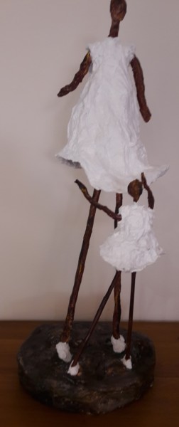 Sculpture titled "Dans tes bras ..." by Christiane Guerry, Original Artwork, Mixed Media