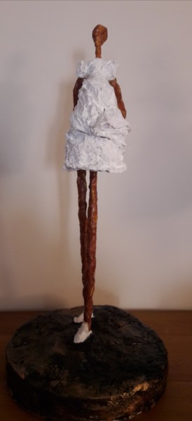 Sculpture titled "La Petite Fille en…" by Christiane Guerry, Original Artwork, Paper
