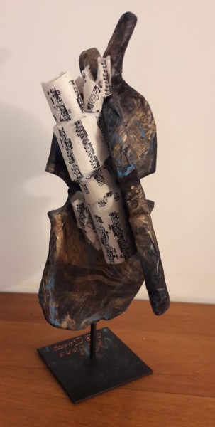 Скульптура под названием "VIOLONS" - Christiane Guerry, Подлинное произведение искусства, Бумага