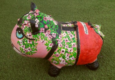 Sculpture titled "THE PIG DIDIER" by Christiane Guerry, Original Artwork, Plastic