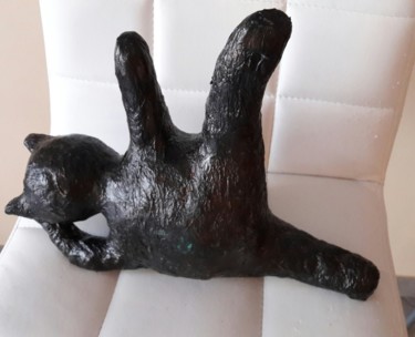 Sculpture titled "Chat Gymnaste" by Christiane Guerry, Original Artwork, Paper