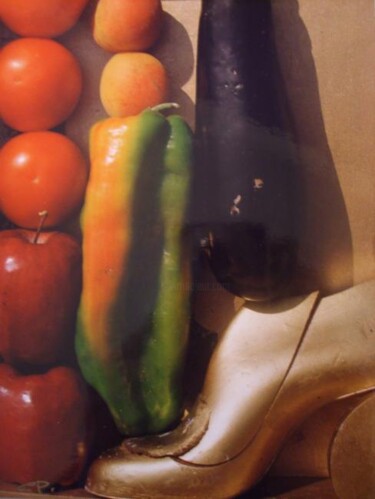 Photographie intitulée "chausse et fruits" par Christiane Pettersen, Œuvre d'art originale