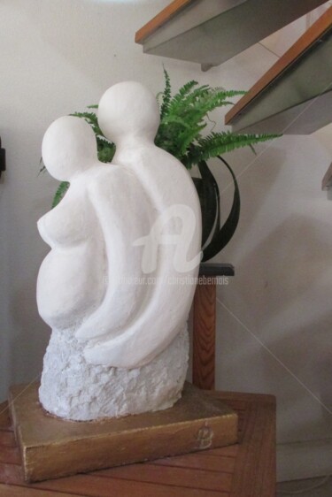 Sculpture intitulée "La vie en cadeau" par Christiane Bernais, Œuvre d'art originale, Pierre