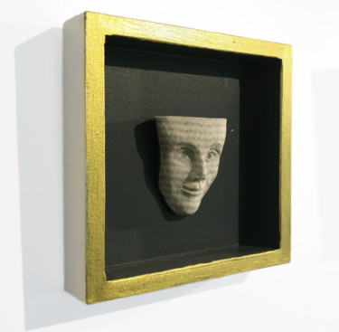 Escultura titulada "Miniature book face…" por Christine Rozina, Obra de arte original, Papel