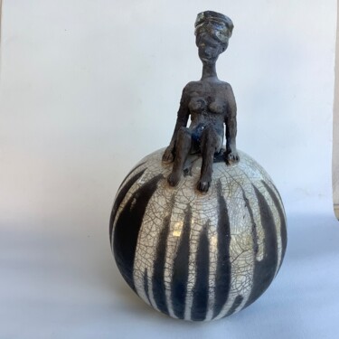Skulptur mit dem Titel "La femme au turban" von Christine Sawas, Original-Kunstwerk, Ton