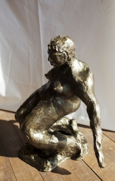 Sculpture titled "Dame des rues" by Christine Vannier, Original Artwork, Ceramics