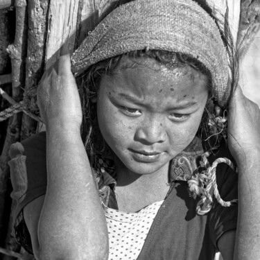Photographie intitulée "Népal, femme, enfan…" par Christine Vannier, Œuvre d'art originale