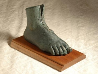 Sculpture intitulée "une chaussure a son…" par Christine Lambert, Œuvre d'art originale, Terre cuite