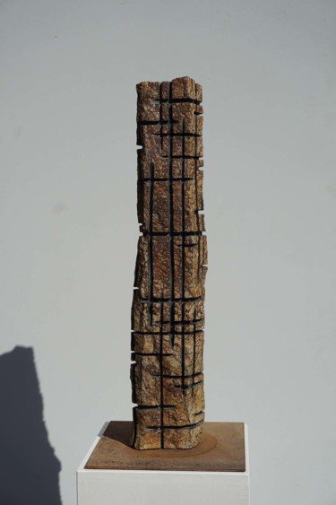 Skulptur mit dem Titel "Basalt Column 5" von Christoph Jakob, Original-Kunstwerk, Stein