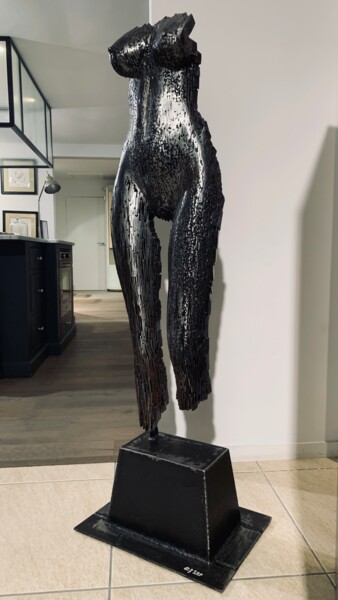 Skulptur mit dem Titel "The Iron body" von Christophe Milcent, Original-Kunstwerk, Metalle