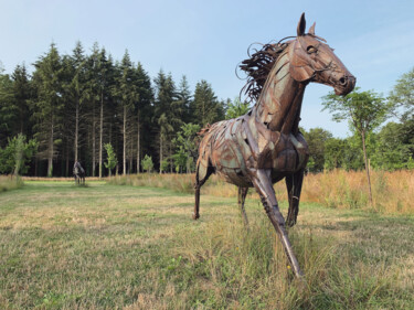 Sculpture titled "La course" by Christophe Milcent, Original Artwork, Metals