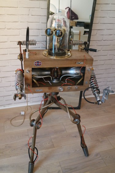 Escultura titulada "Lamp light robot "d…" por Recycled_robots, Obra de arte original, Metales