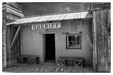 Photographie intitulée "Local Sheriff at Ol…" par Christopher L Smith, Œuvre d'art originale, Photographie numérique