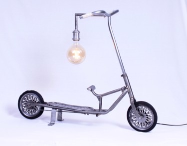 Design intitulée "Lampe : La Trottine…" par L’Avant Demain, Œuvre d'art originale, Luminaire