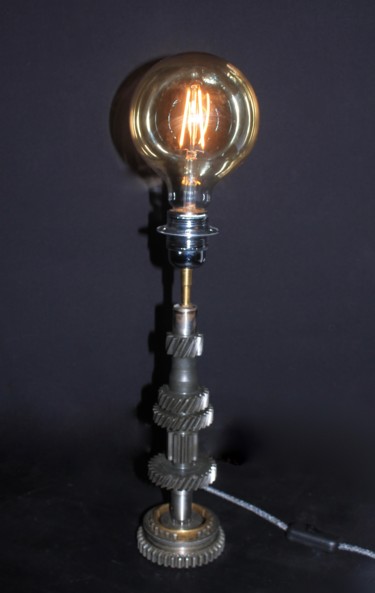 Design mit dem Titel "lampe embrayage" von L’Avant Demain, Original-Kunstwerk, Leuchte