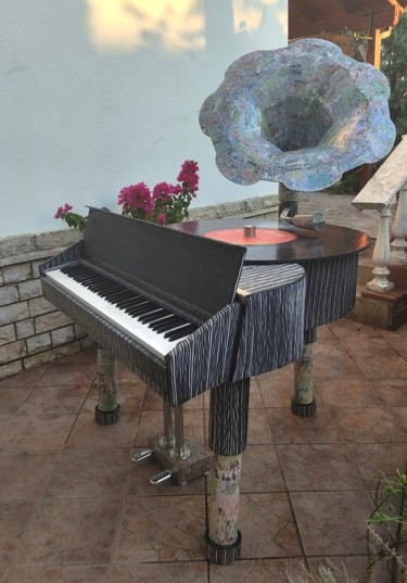 "PianoPhone" başlıklı Design Chris Tsonias tarafından, Orijinal sanat, Mobilya