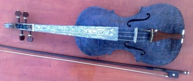 Creative Synthetic leather & paper violin Art textile intitulée "Creative Synthetic…" par Chris Tsonias, Œuvre d'art originale,