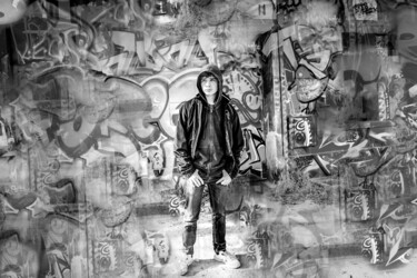 Fotografie getiteld "Teenager graffiti w…" door Chryslene Caillaud, Origineel Kunstwerk, Gemanipuleerde fotografie