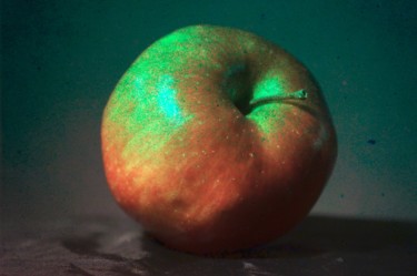 Photographie intitulée "the apple 1" par Gaudi .C, Œuvre d'art originale, Photographie manipulée